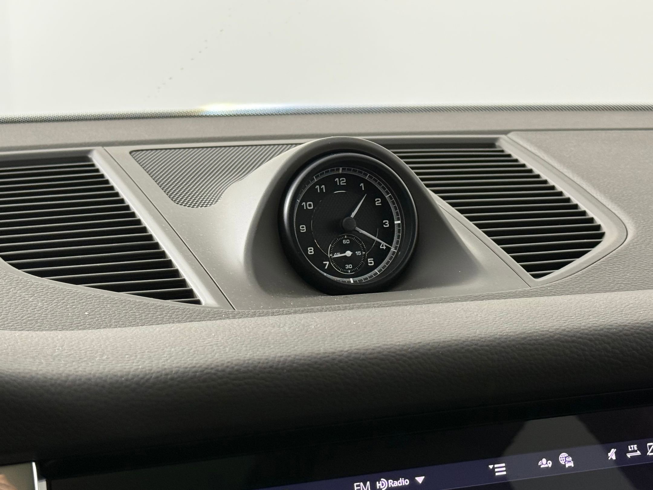 New 2025 Porsche Macan image 24