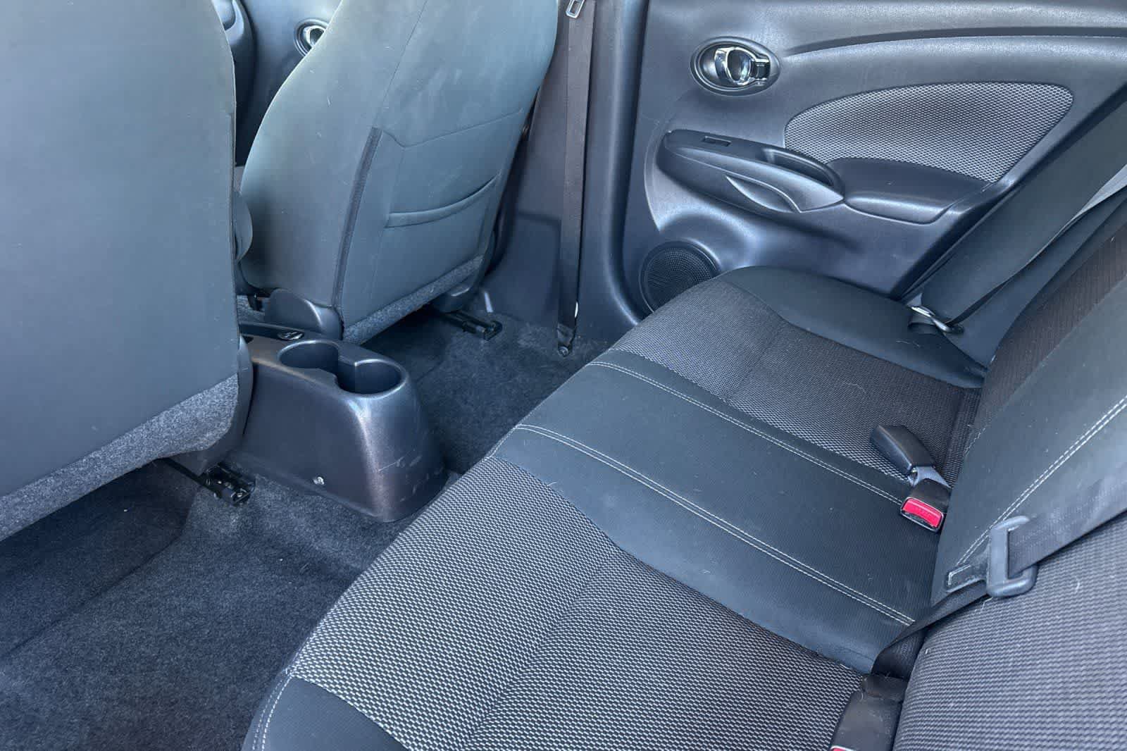 Used 2017 Nissan Versa SV FWD image 4