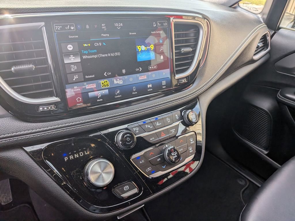 Used 2025 Chrysler Pacifica Select image 19