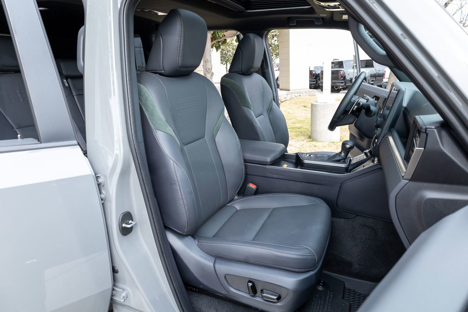 Used 2025 Lexus GX 550 image 30