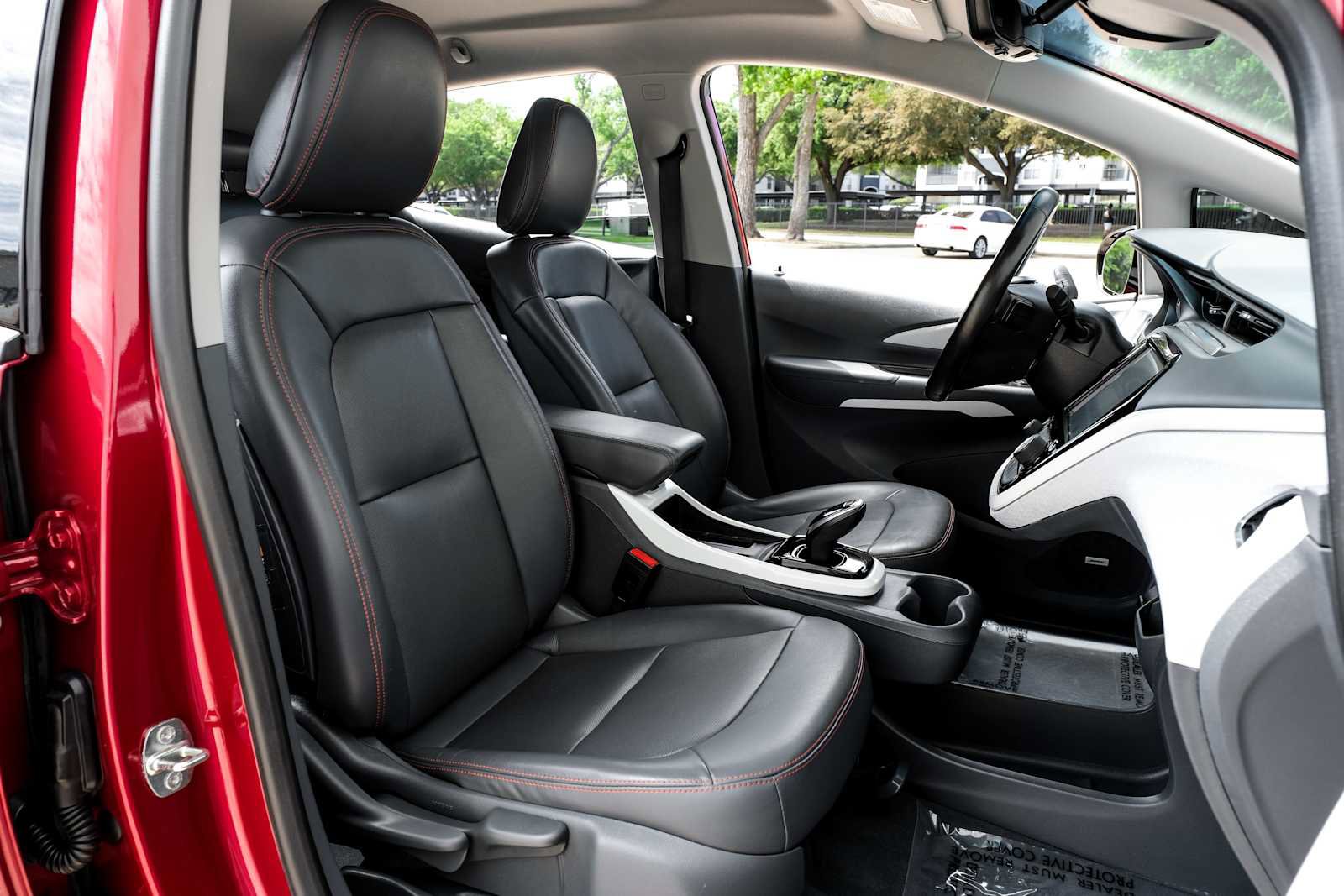 Used 2020 Chevrolet Bolt Premier w/ Infotainment Package image 34