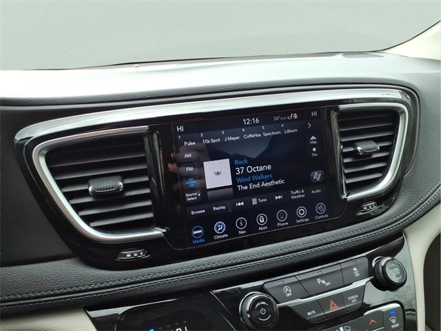 Used 2020 Chrysler Pacifica Limited image 17