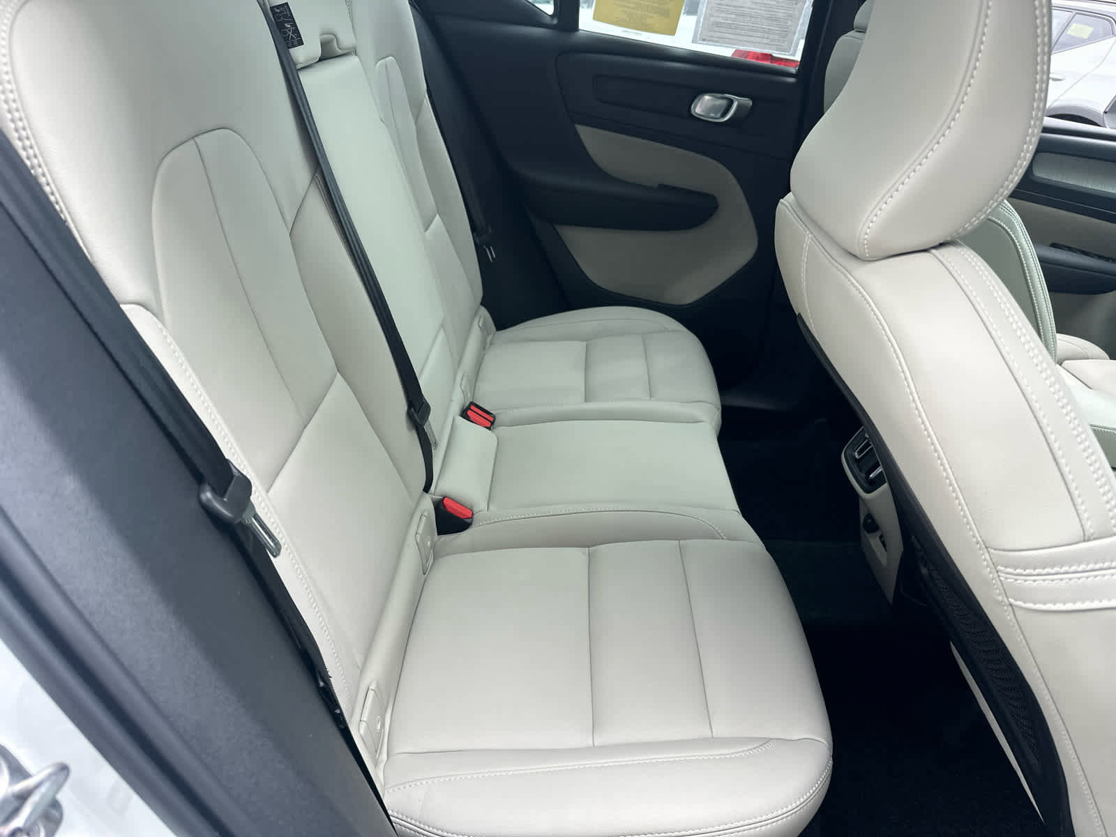 Used 2026 Volvo XC40 B5 Plus AWD/4WD image 37