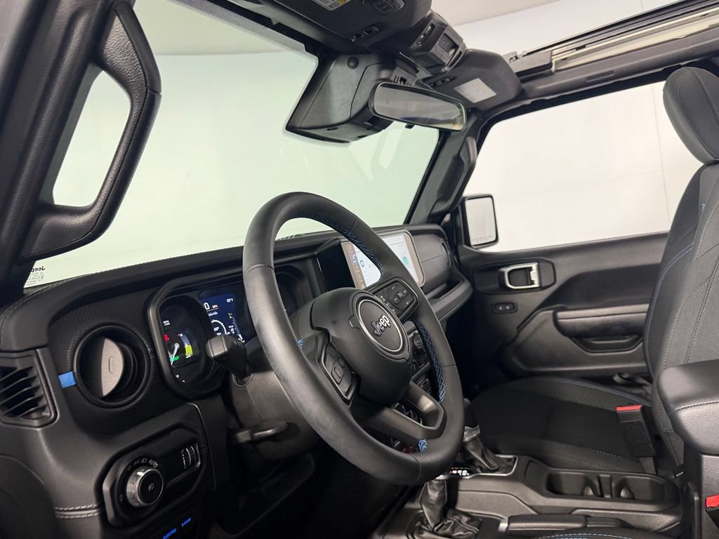 Used 2025 Jeep Wrangler Unlimited Rubicon 4xe w/ Convenience Group AWD/4WD image 22