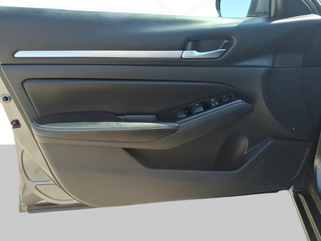 Used 2023 Nissan Altima 2.5 SV FWD image 10