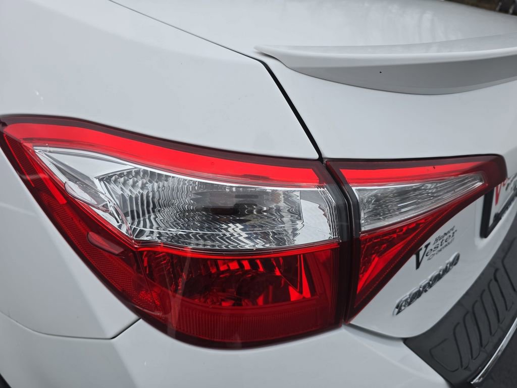 Used 2015 Toyota Corolla L image 34