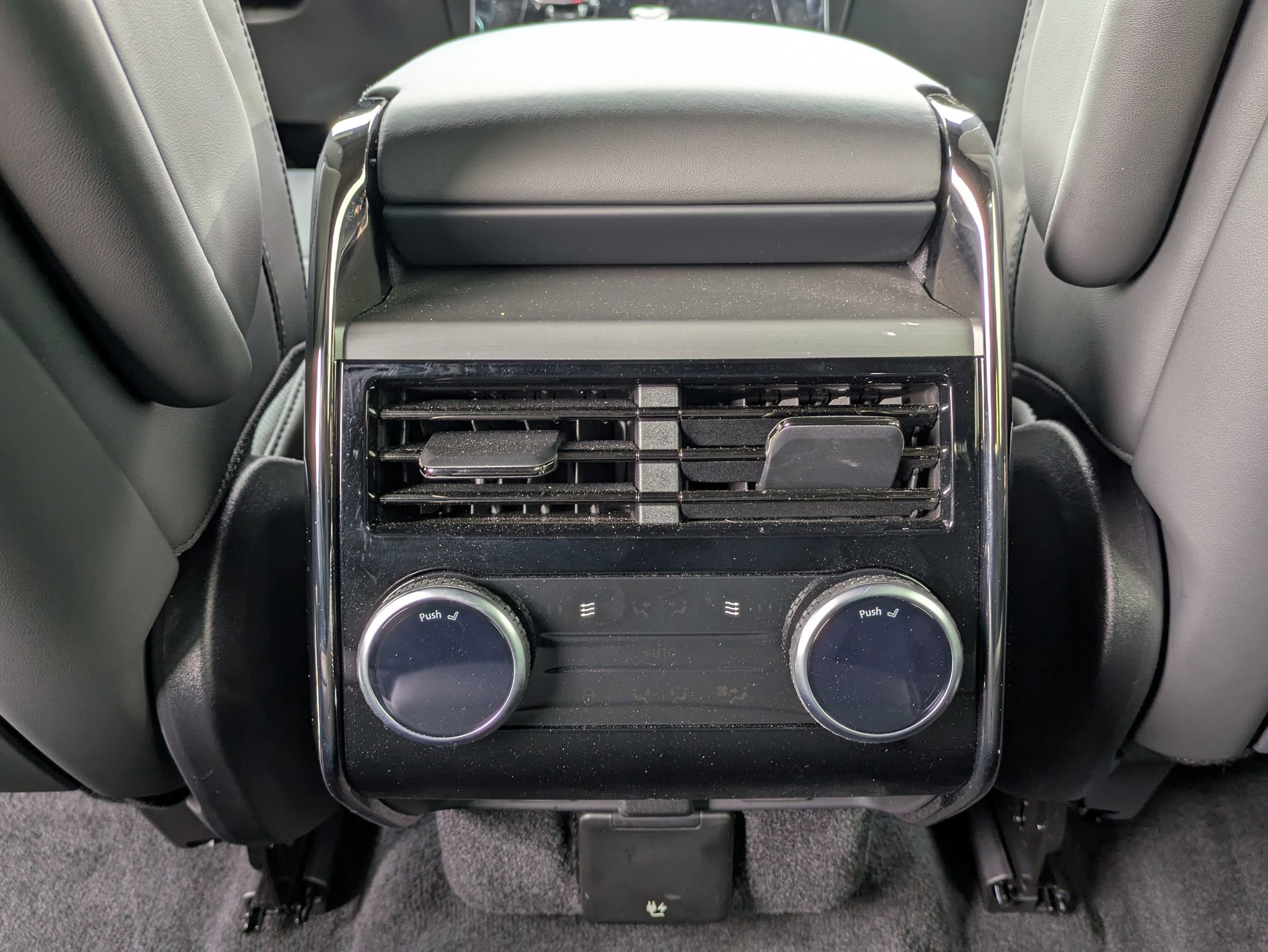 Used 2025 Land Rover Range Rover Sport SE image 23