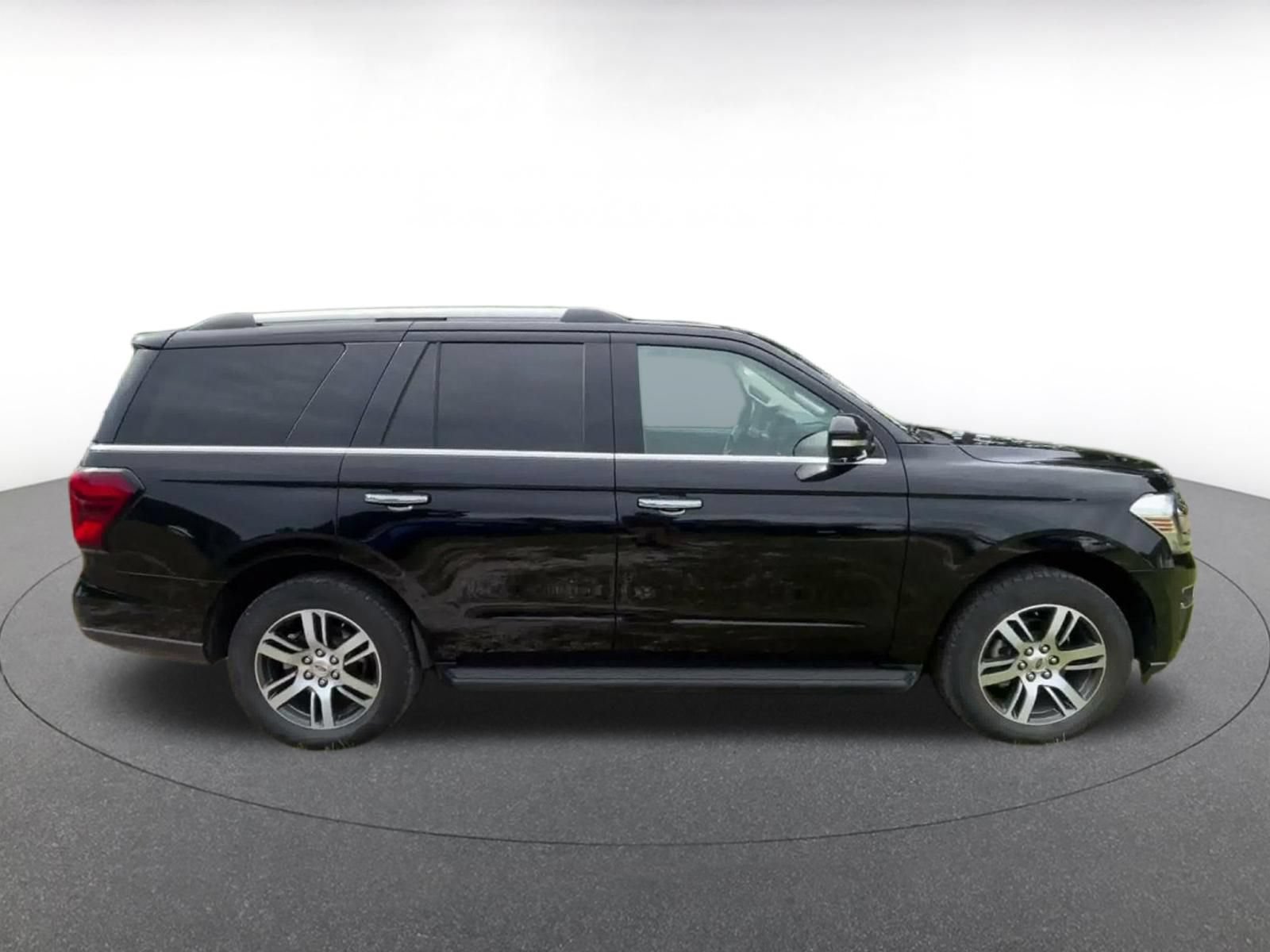 Used 2024 Ford Expedition Limited RWD image 15