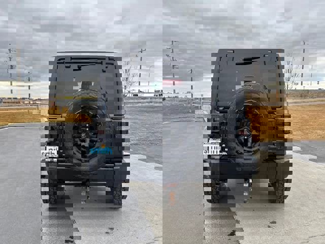 Used 2017 Jeep Wrangler Unlimited Sahara w/ Connectivity Group image 4