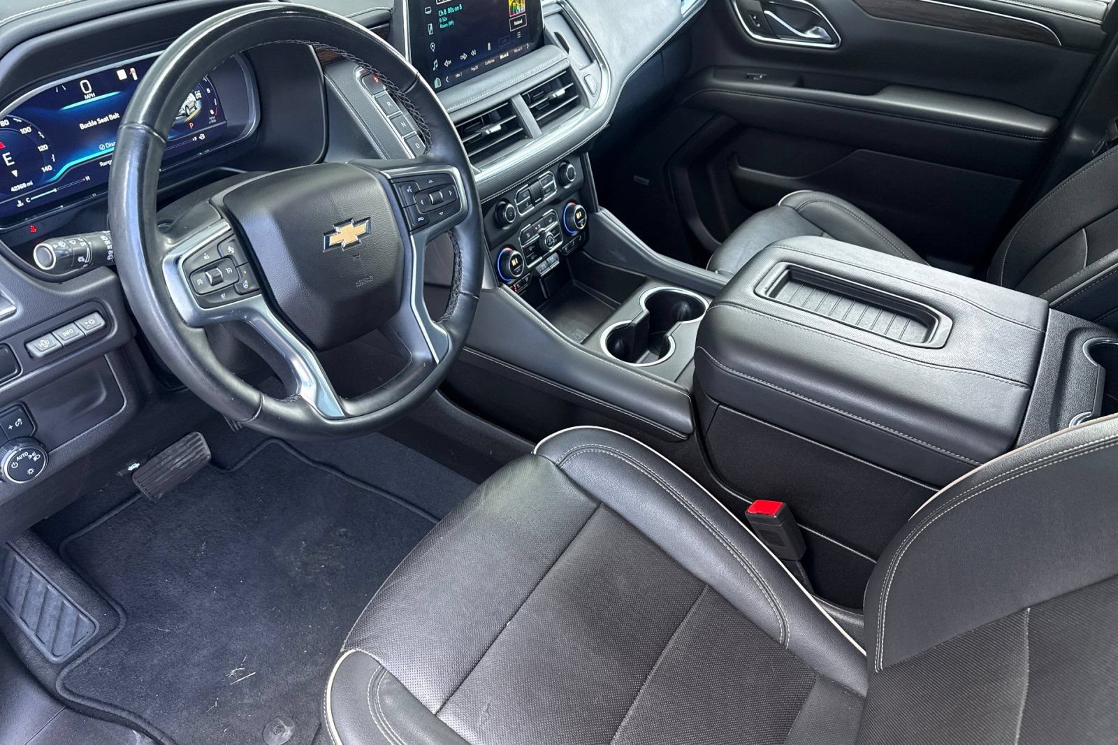 Used 2023 Chevrolet Suburban Premier AWD/4WD image 9