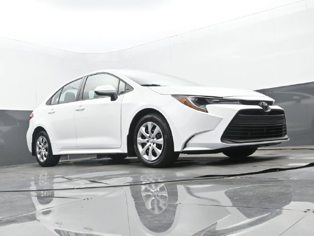 Used 2025 Toyota Corolla LE FWD image 24