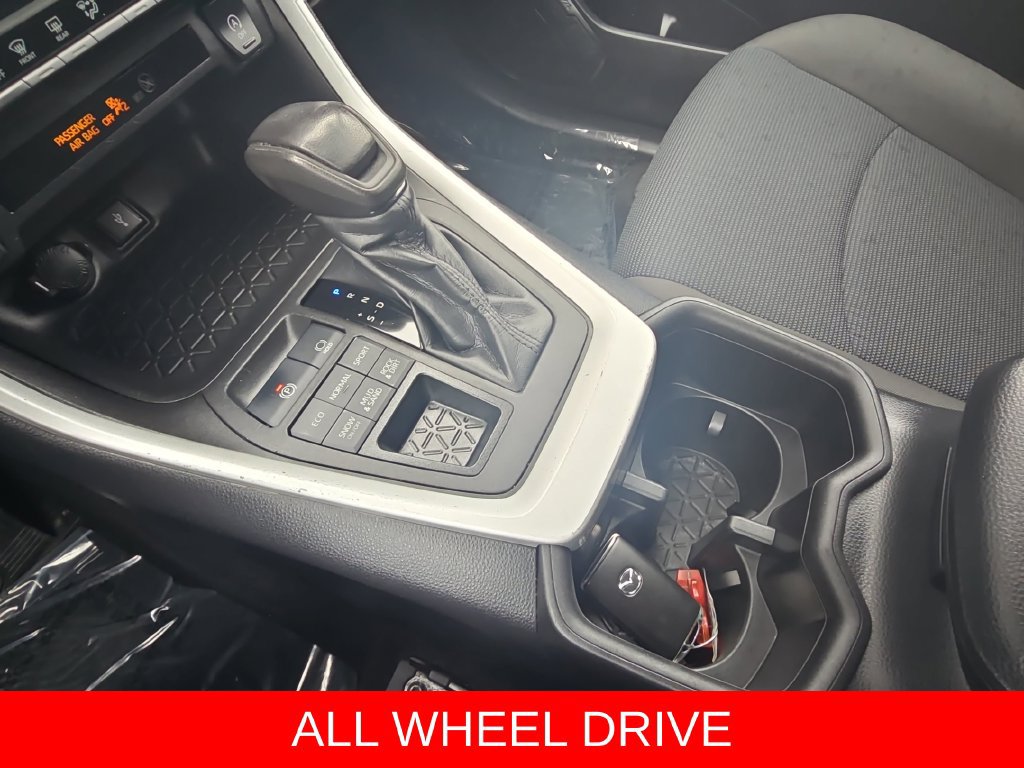 Used 2022 Toyota RAV4 LE AWD/4WD image 24