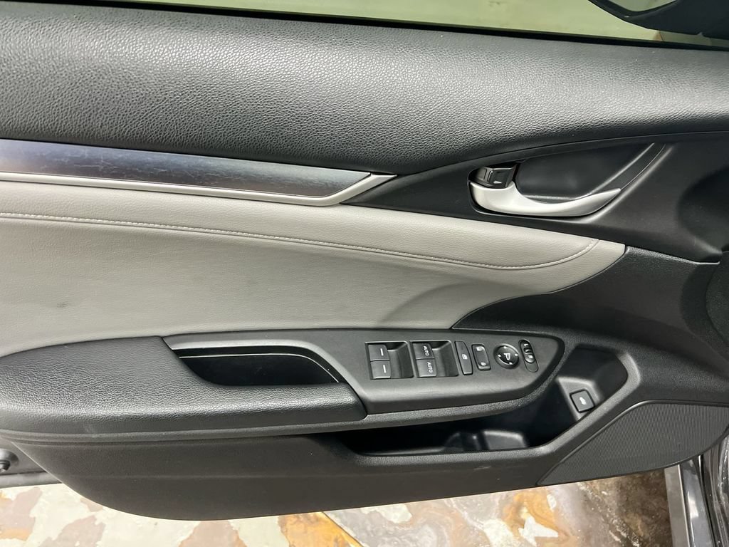 Used 2018 Honda Civic Touring image 22