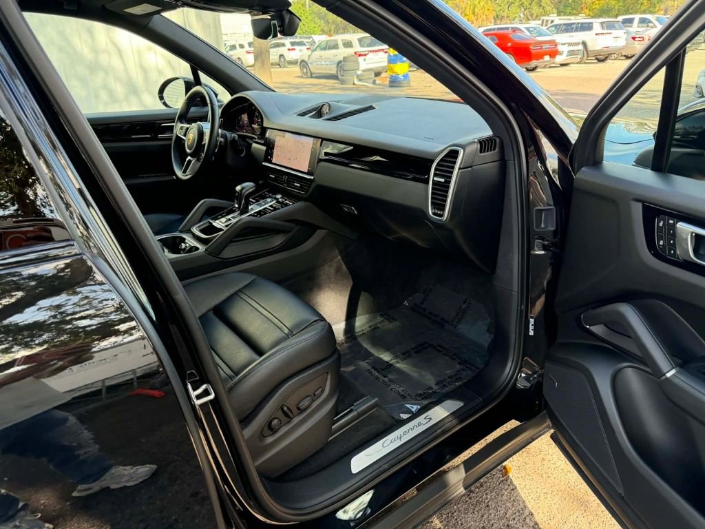 Used 2023 Porsche Cayenne S image 30
