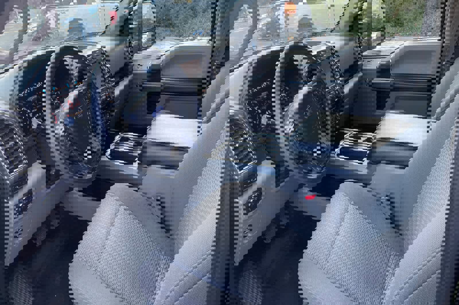 Used 2017 Ford F150 XLT w/ Trailer Tow Package image 13