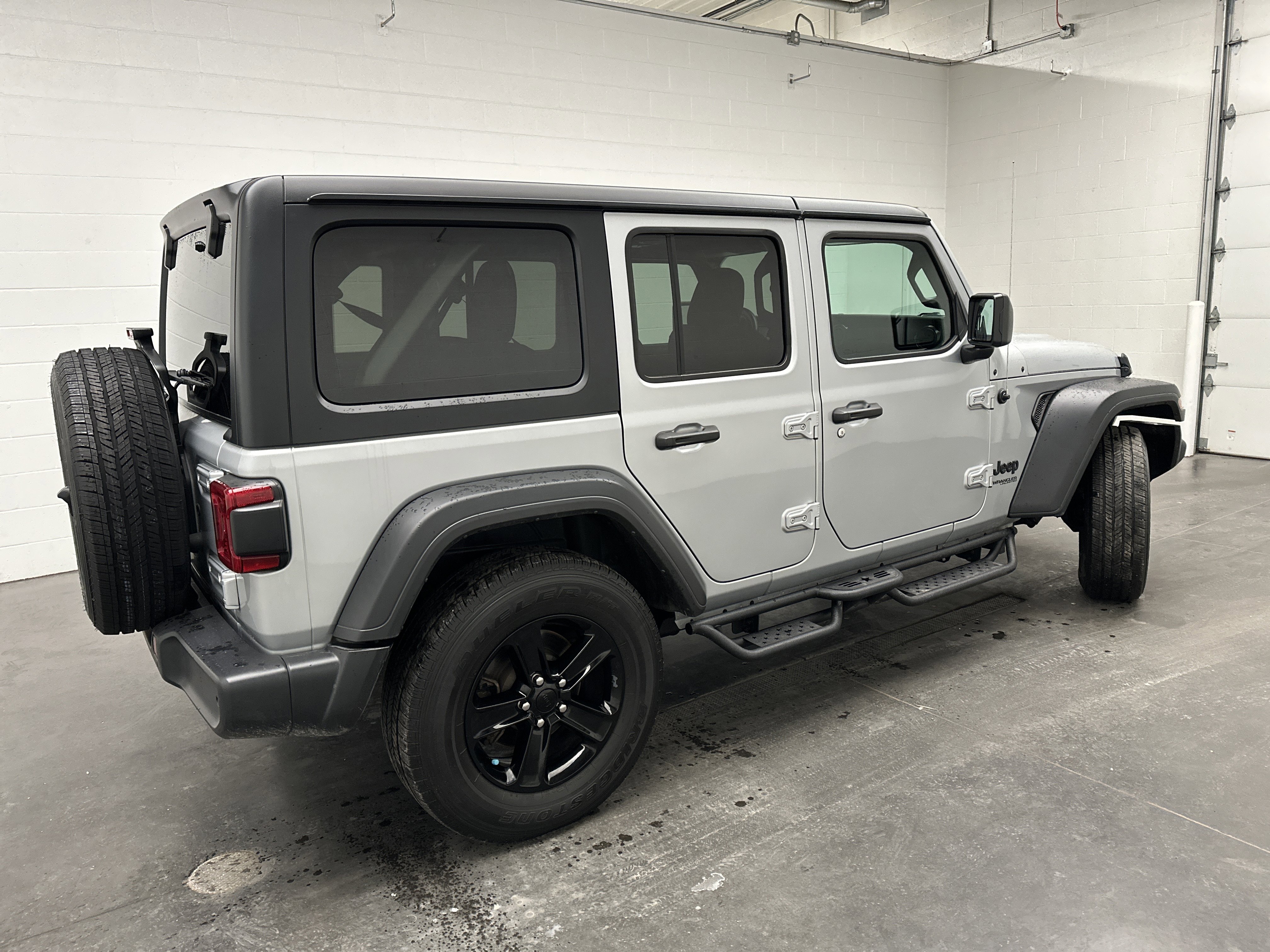 Used 2022 Jeep Wrangler Unlimited Sport image 9