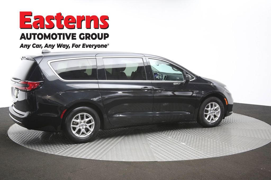 Used 2023 Chrysler Pacifica Touring-L FWD image 43