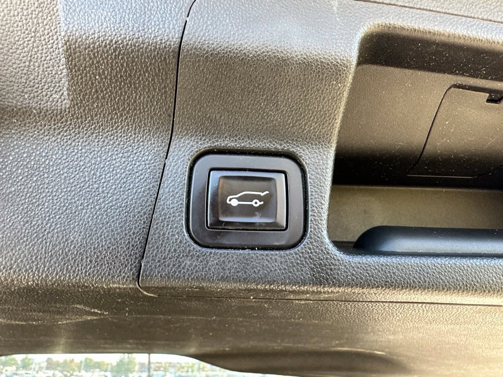 Used 2017 GMC Acadia Denali w/ Technology Package FWD image 10