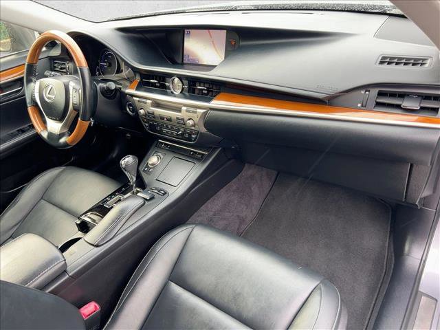Used 2013 Lexus ES 300h Hybrid image 22
