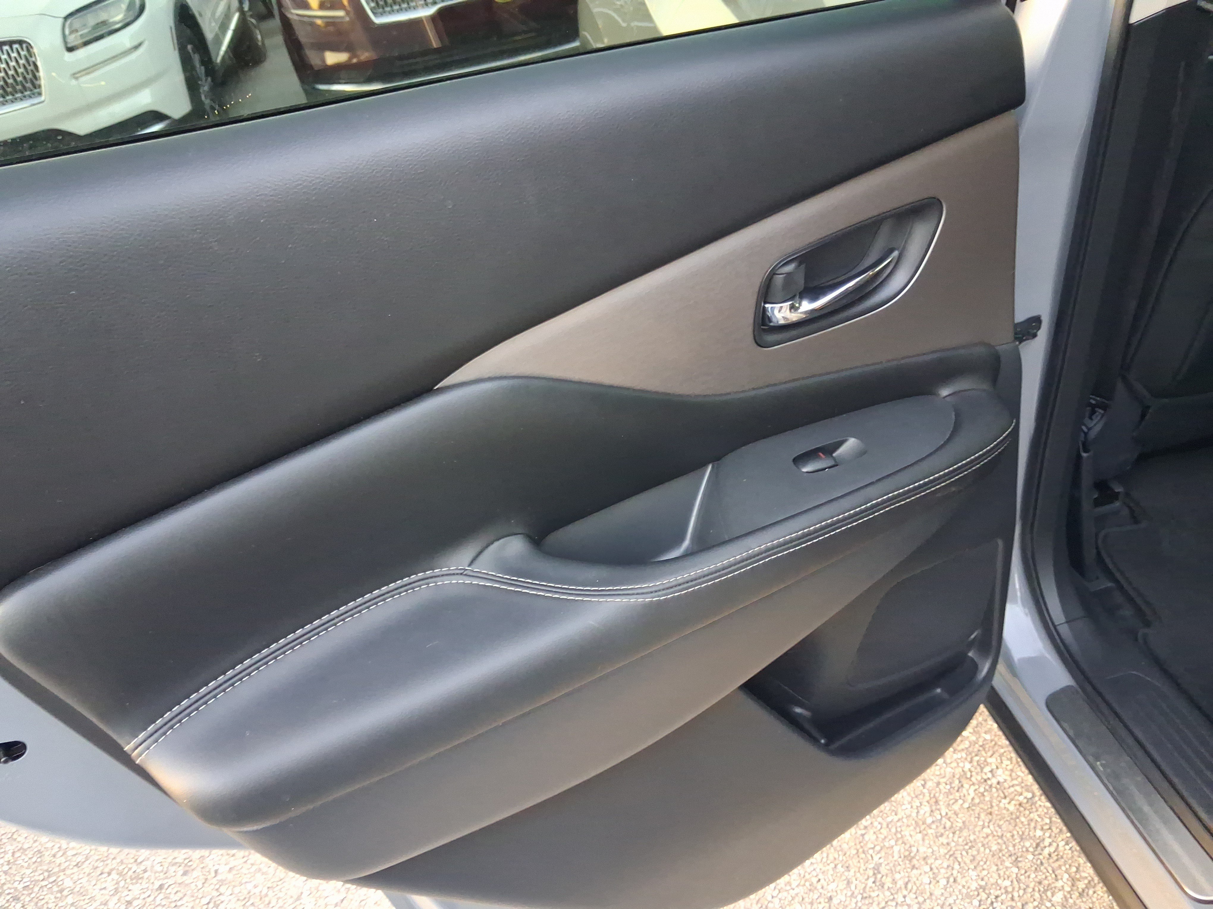 Used 2023 Nissan Murano SV w/ SV Midnight Edition Package FWD image 9