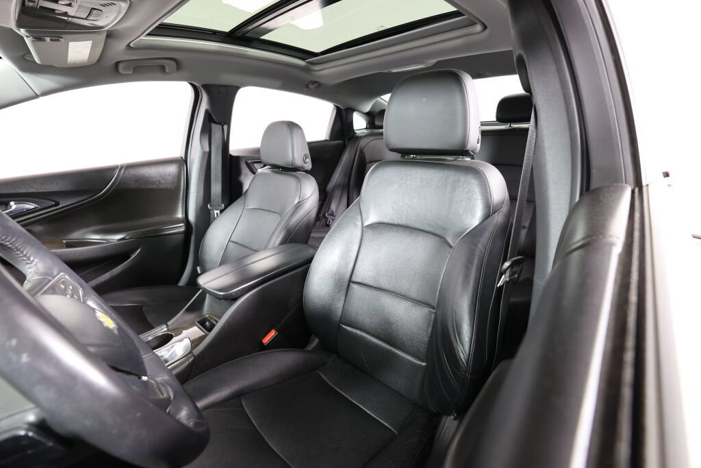 Used 2016 Chevrolet Malibu Premier FWD image 11