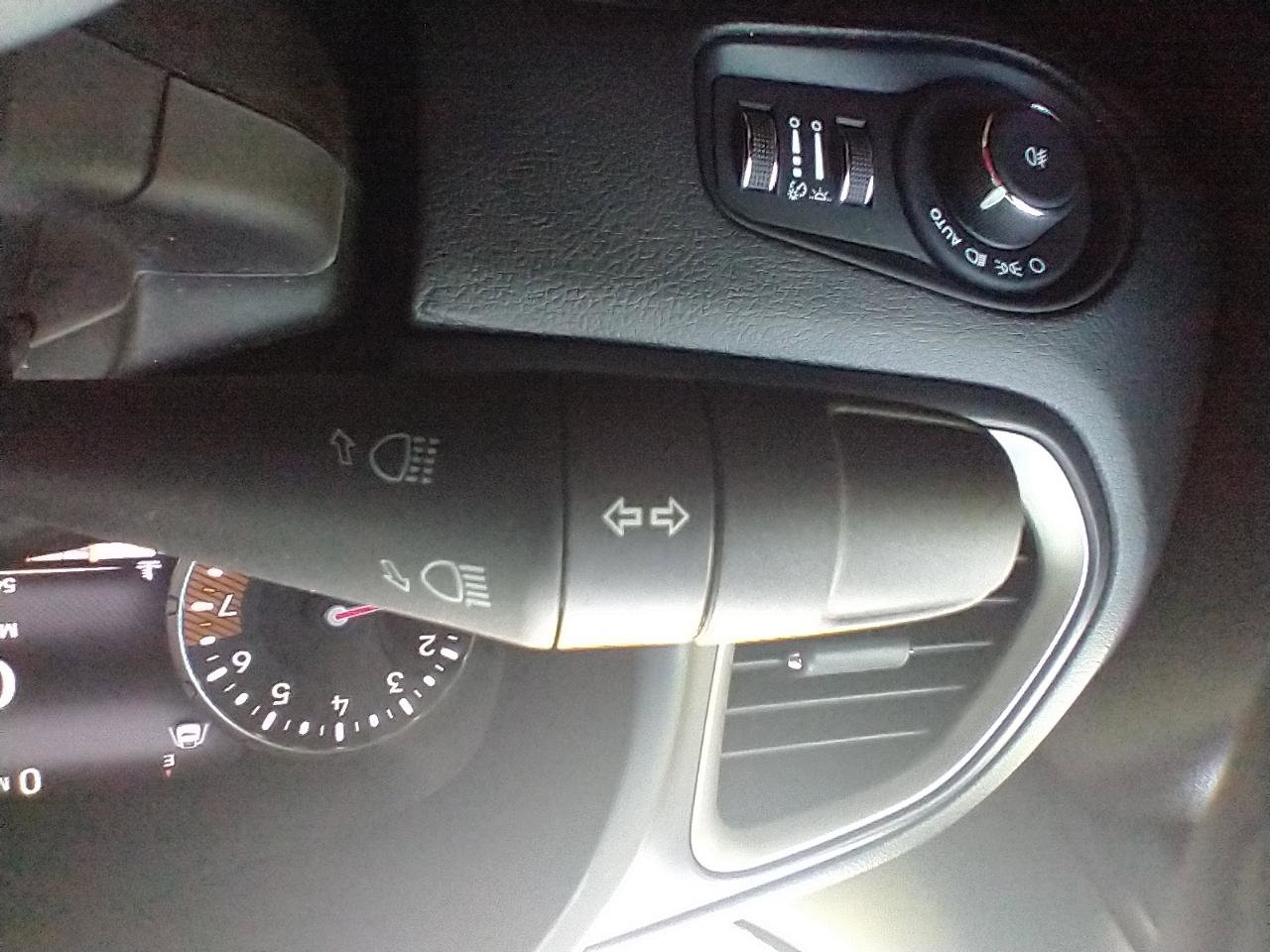 Used 2021 Jeep Renegade Latitude FWD image 28