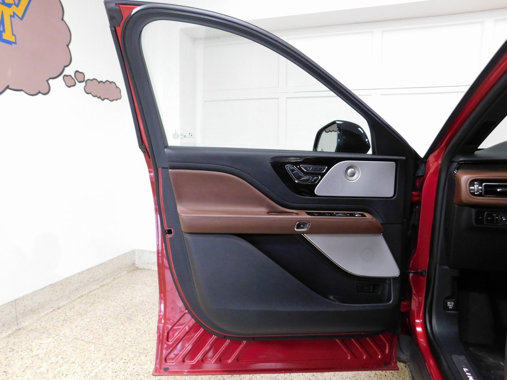 Used 2025 Lincoln Aviator Reserve w/ Equipment Group 201A image 32