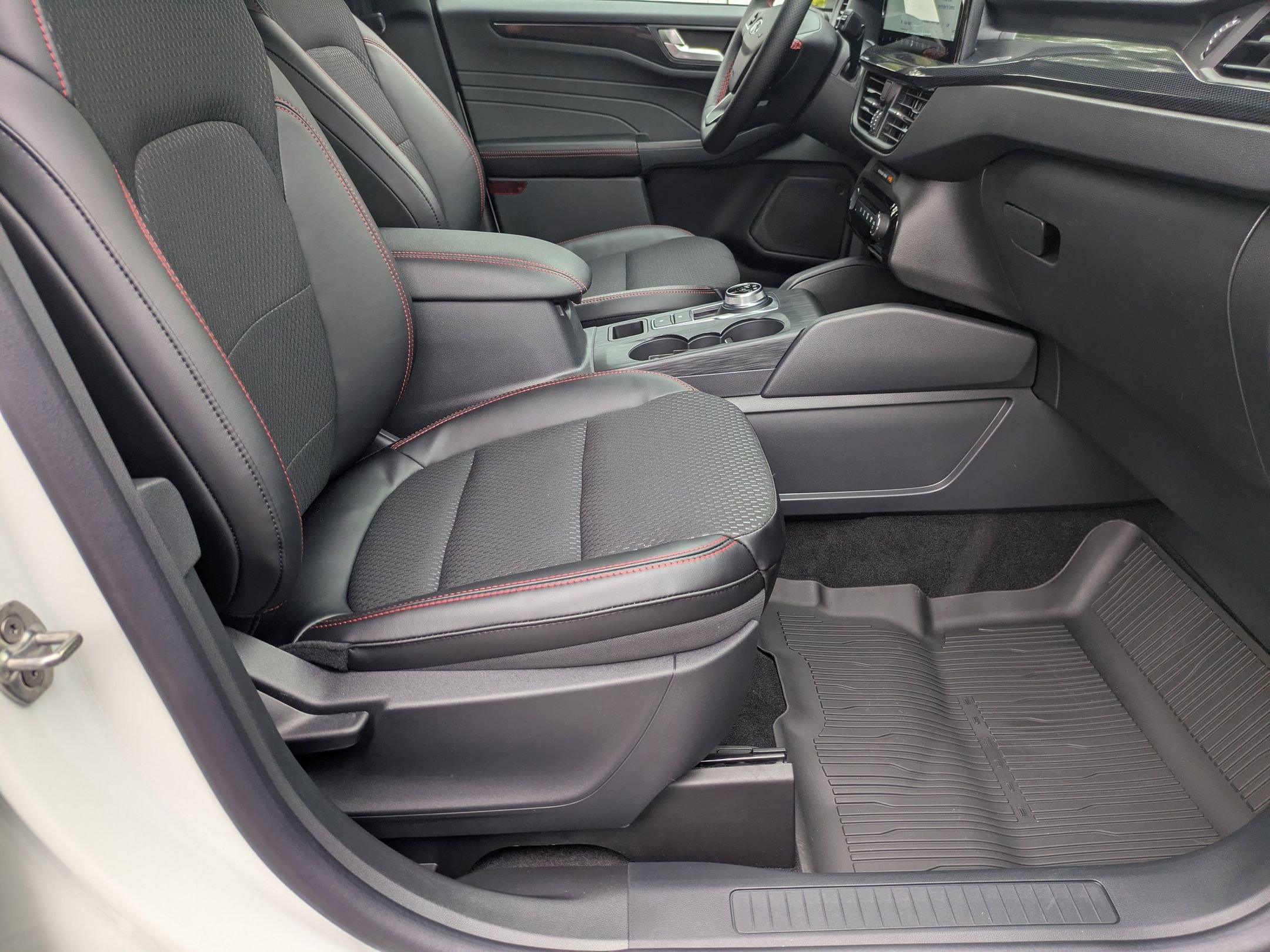 New 2025 Ford Escape ST-Line w/ Equipment Group 301A image 37