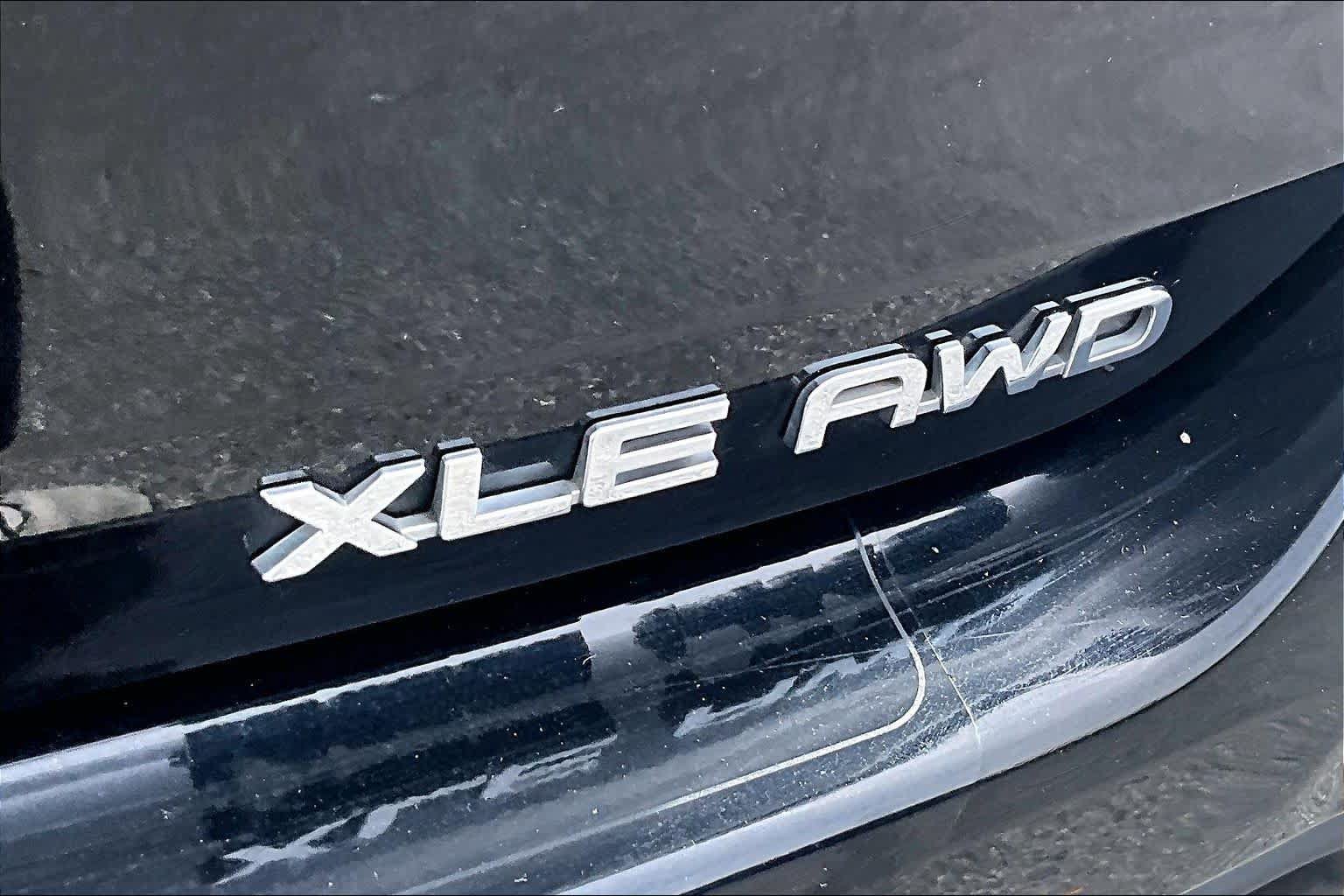 Used 2022 Toyota Highlander XLE AWD/4WD image 10