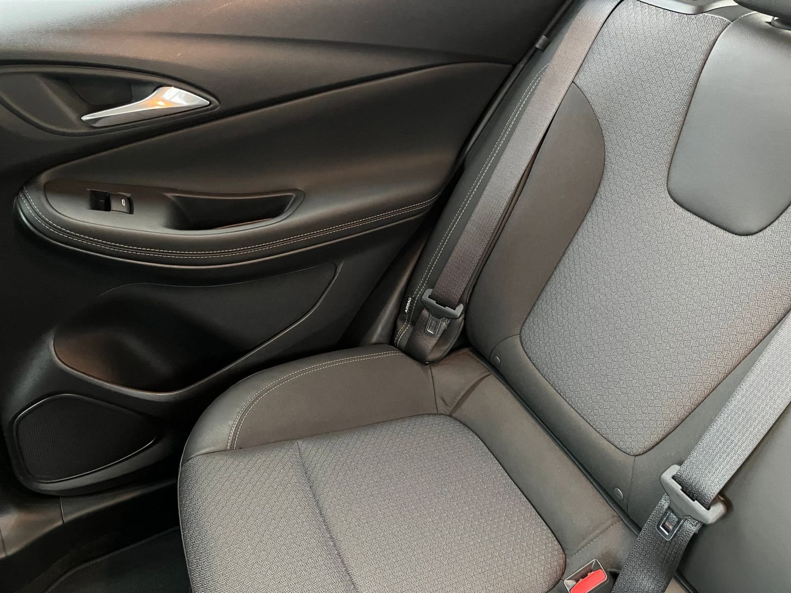 Used 2025 Buick Encore GX Preferred image 37