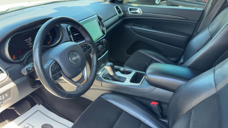 Used 2019 Jeep Grand Cherokee Altitude AWD/4WD image 9