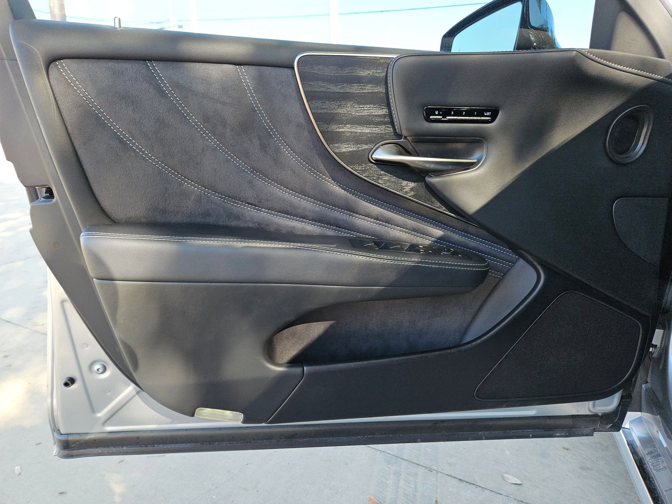 Used 2021 Lexus LS 500 image 11