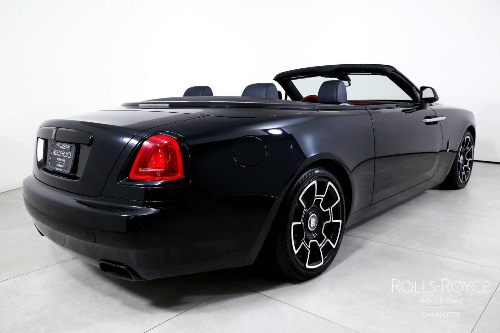 Used 2019 Rolls-Royce Dawn RWD image 2