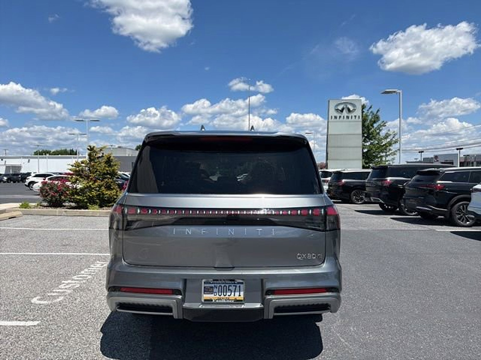 Used 2025 INFINITI QX80 Sensory AWD/4WD image 11