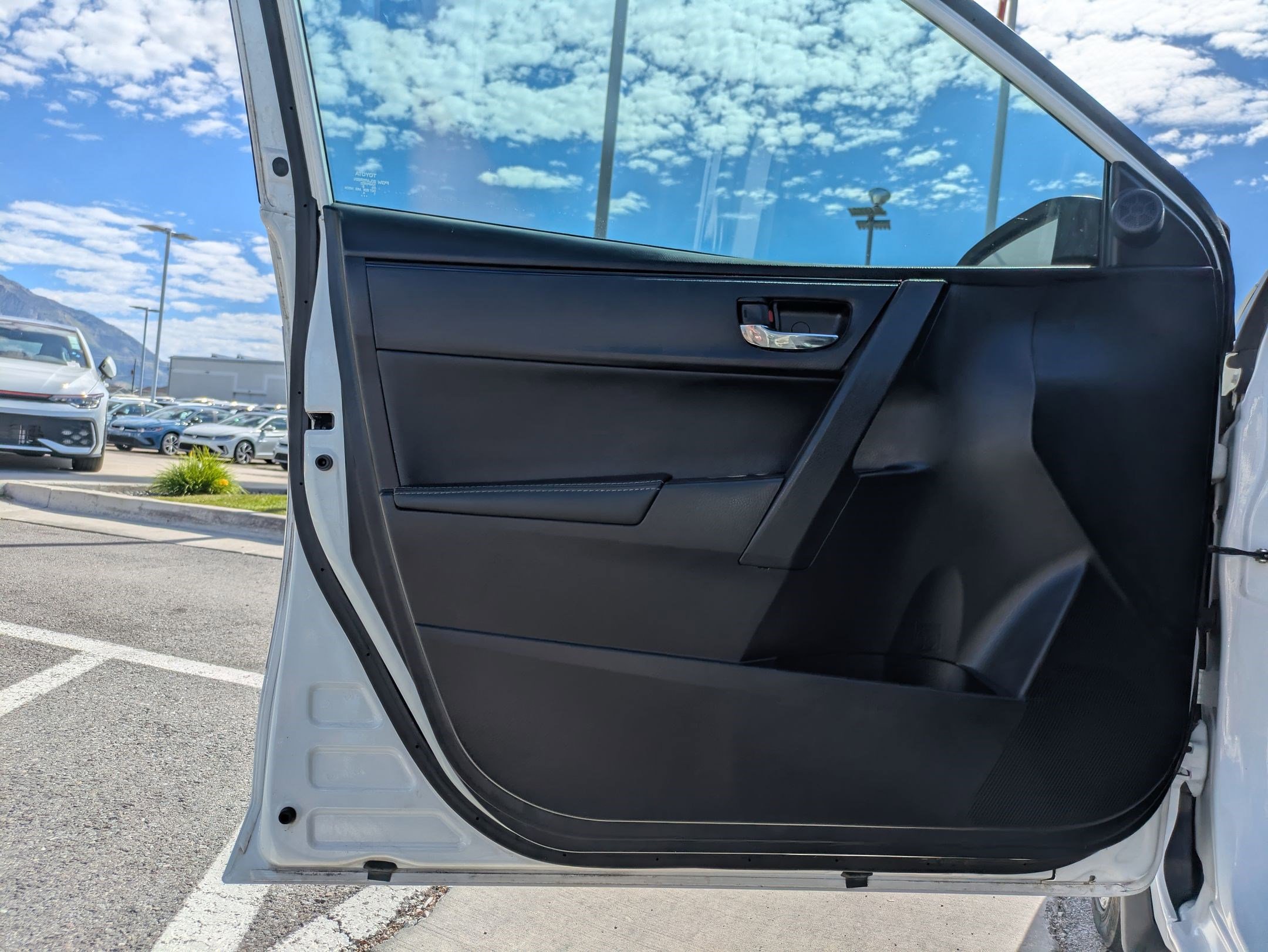 Used 2019 Toyota Corolla SE FWD image 14