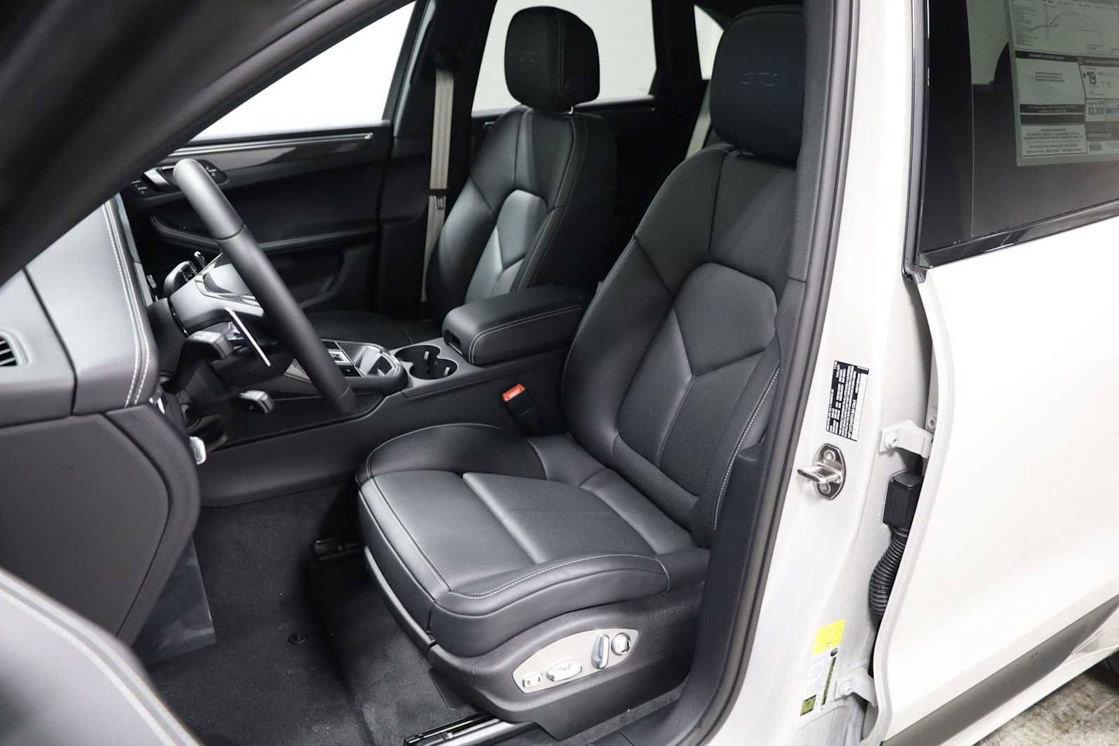 New 2026 Porsche Macan GTS image 5