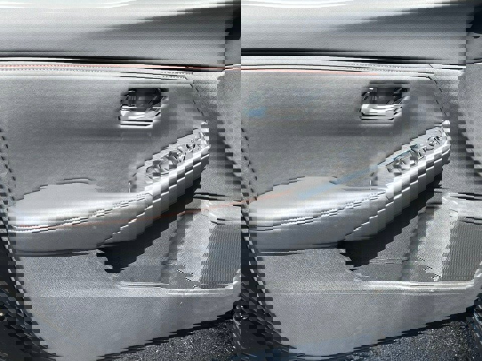 New 2025 Nissan Sentra SR w/ Midnight Edition image 12