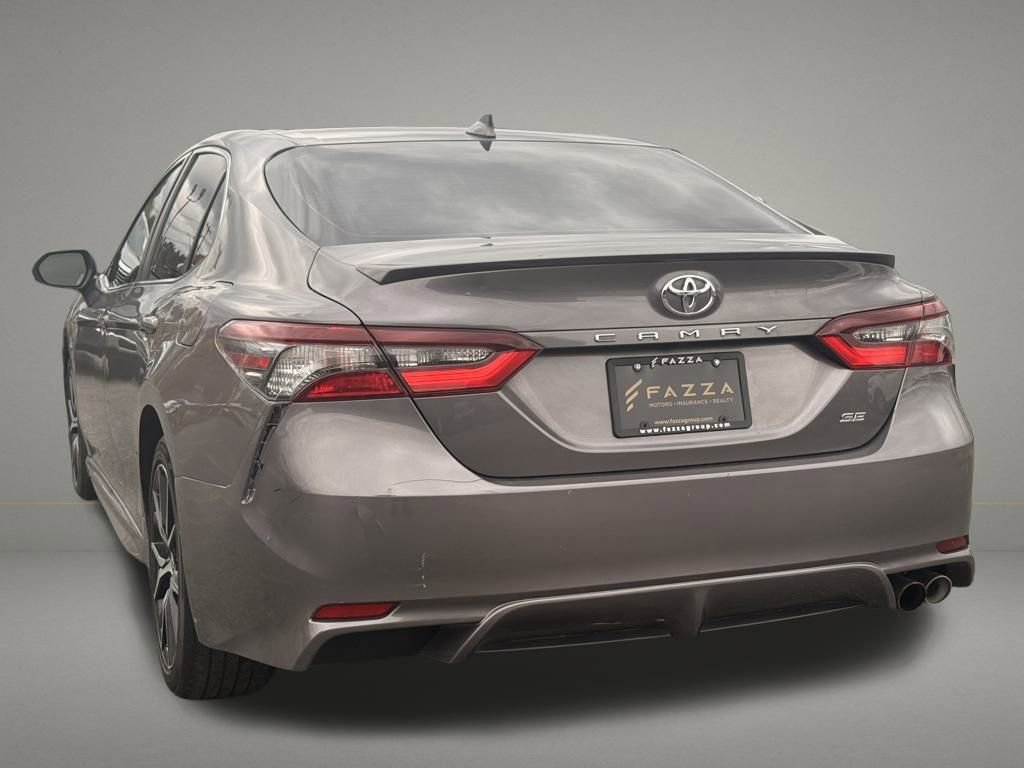 Used 2022 Toyota Camry SE image 3