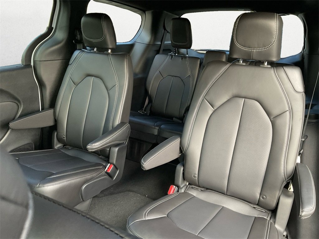 New 2026 Chrysler Pacifica Select w/ S Appearance Package image 9