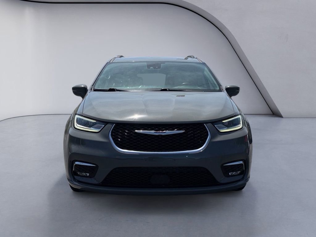 Used 2021 Chrysler Pacifica Touring-L FWD image 8