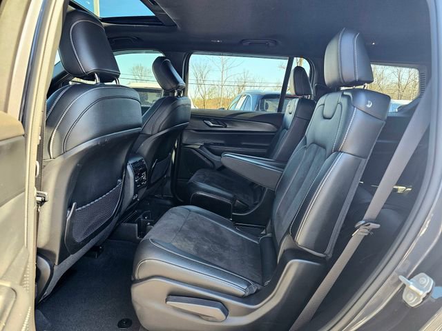 Used 2023 Jeep Grand Cherokee L Altitude image 23