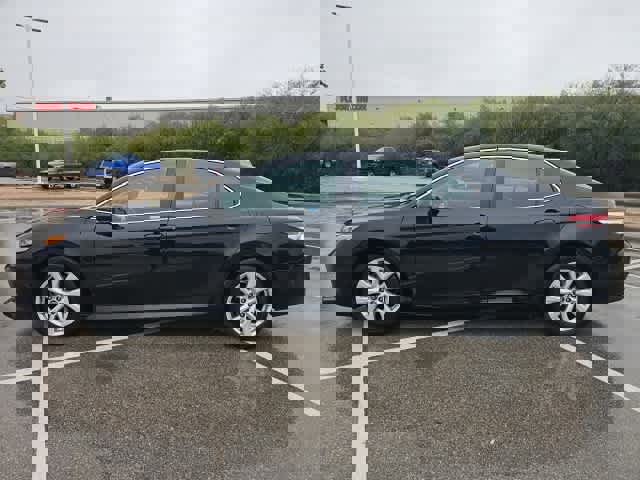 Used 2020 Toyota Camry LE image 8