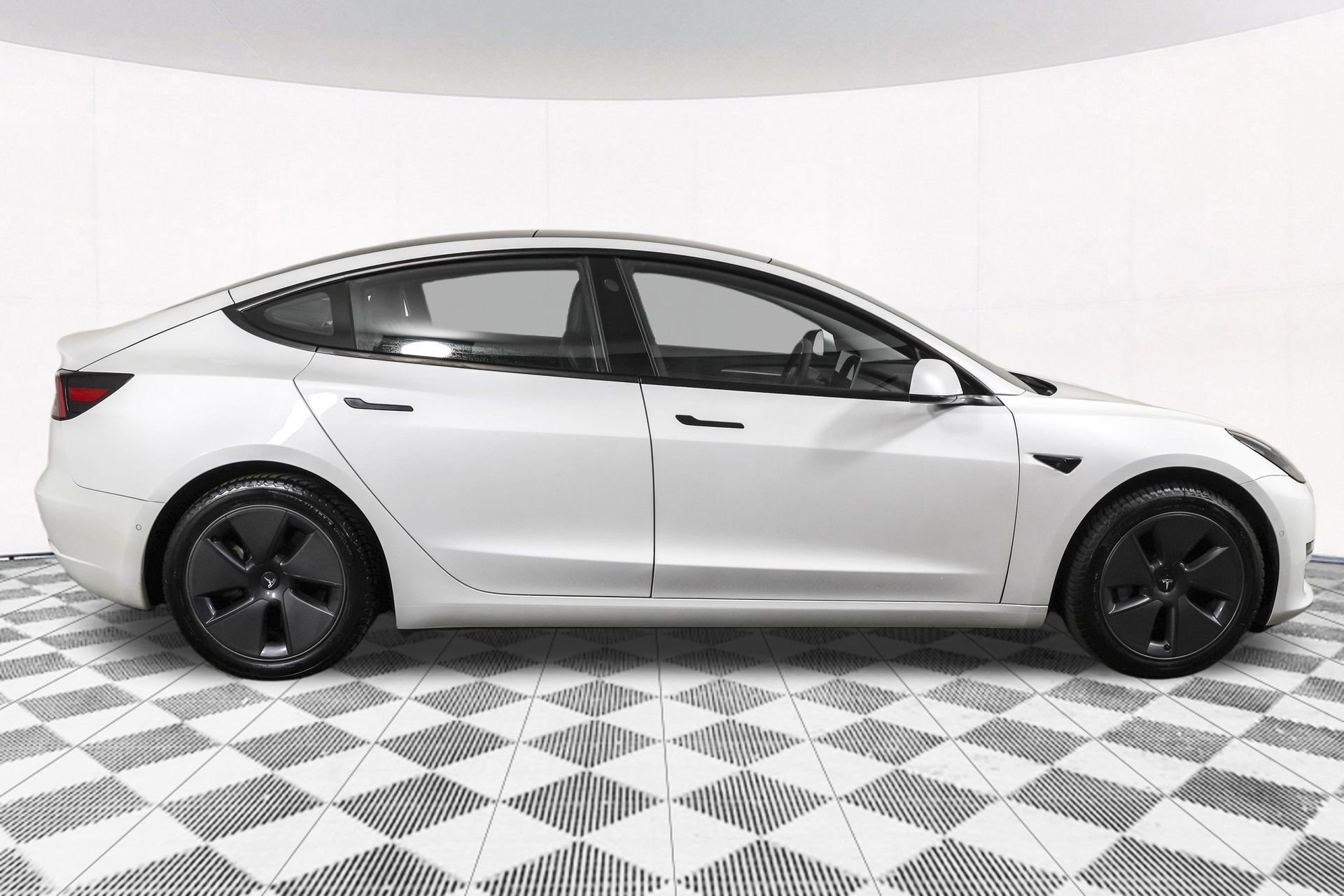 Used 2021 Tesla Model 3 Standard Range Plus image 12