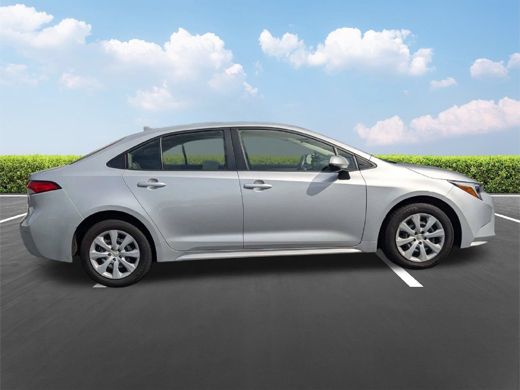 Certified 2025 Toyota Corolla LE FWD image 3