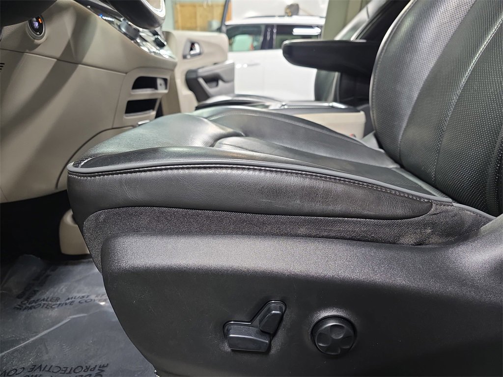 Used 2020 Chrysler Pacifica Limited image 28