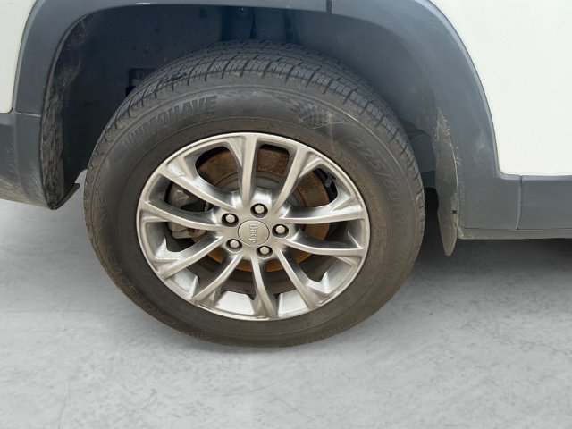 Used 2021 Jeep Cherokee Latitude Lux FWD image 23