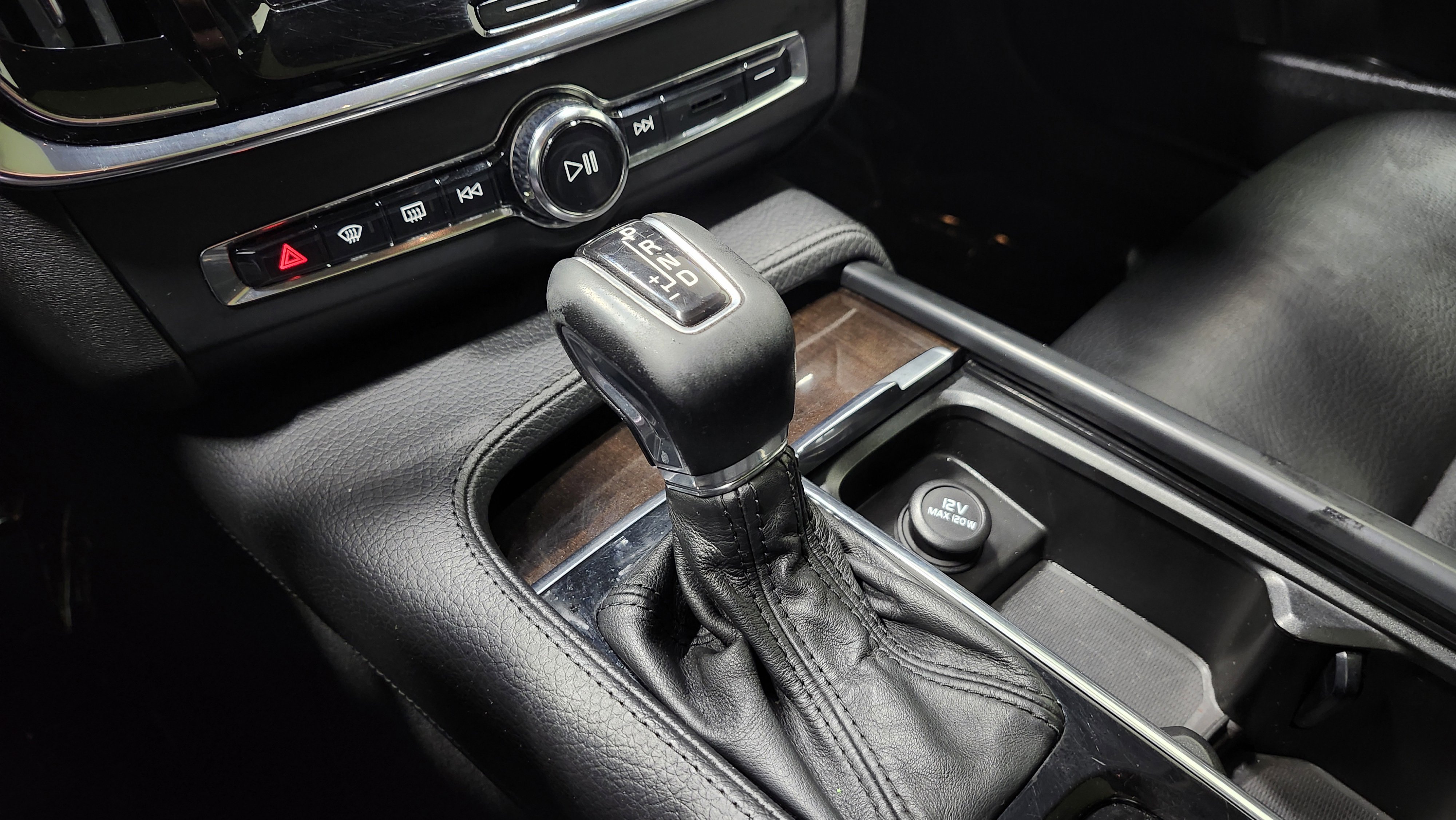 Used 2018 Volvo S90 T5 Momentum w/ Protection Package image 32