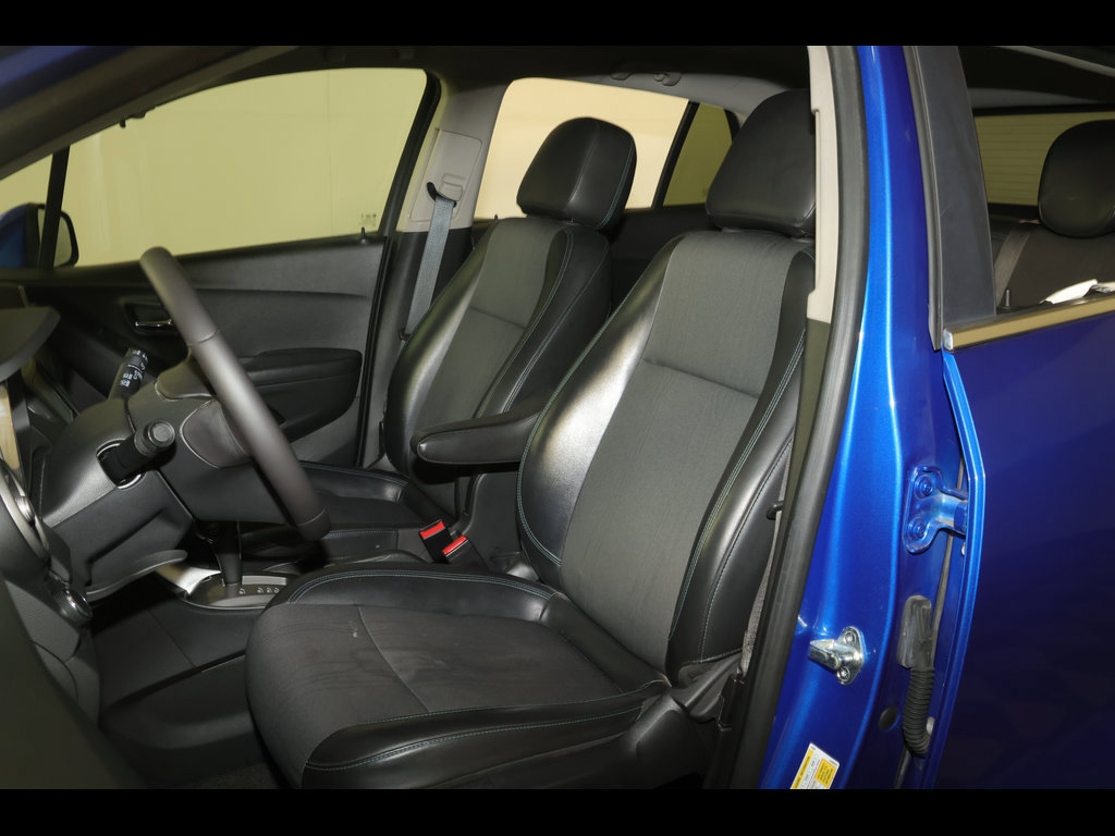 Used 2016 Chevrolet Trax LT w/ LT Convenience Package FWD image 6