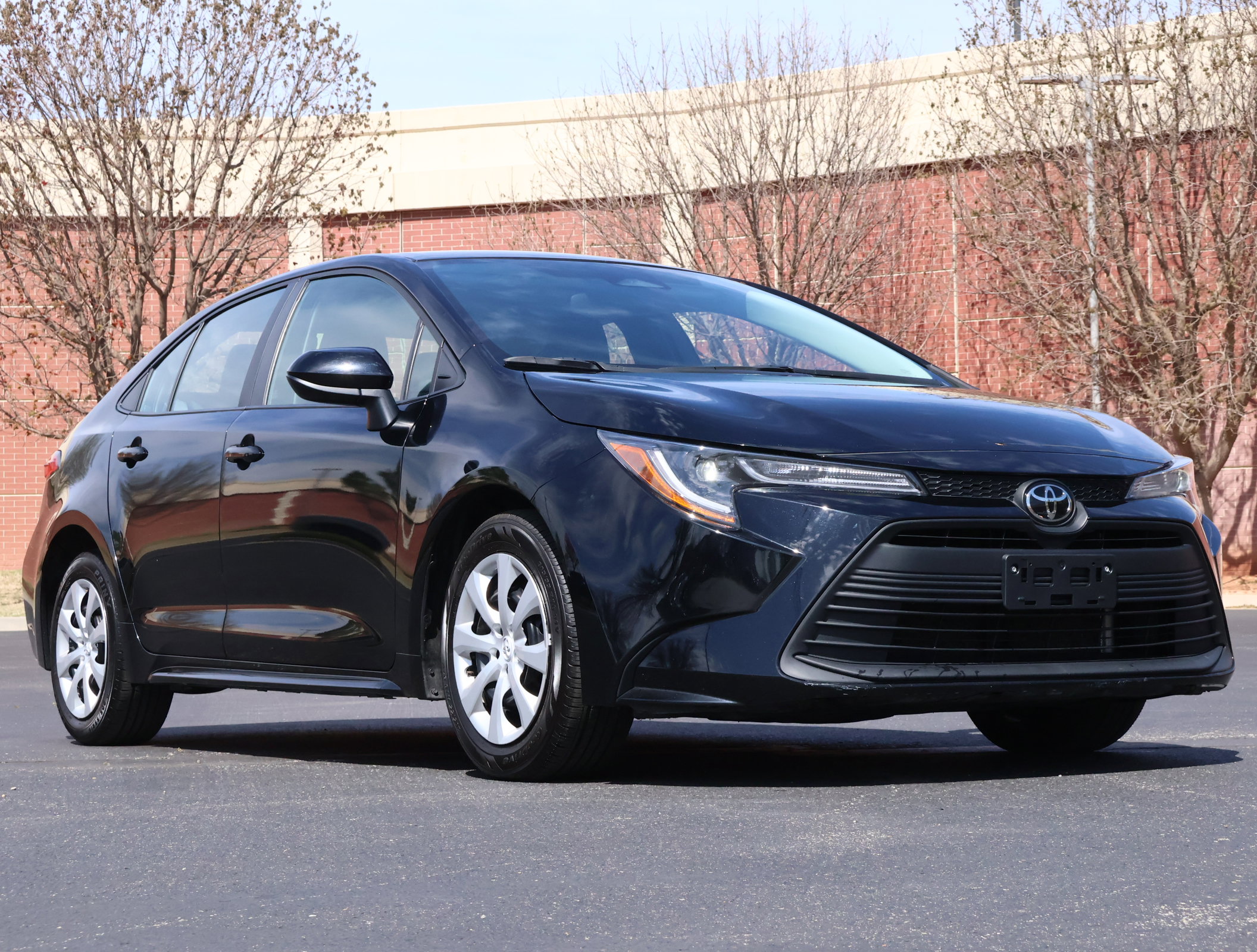 Used 2024 Toyota Corolla LE FWD image 1