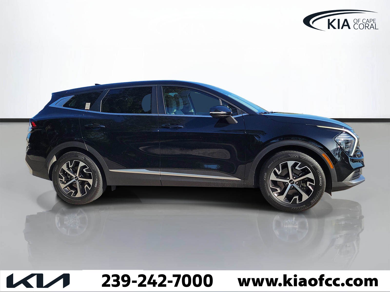 Certified 2025 Kia Sportage EX FWD image 3